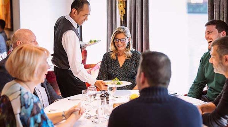 River cruise group dining